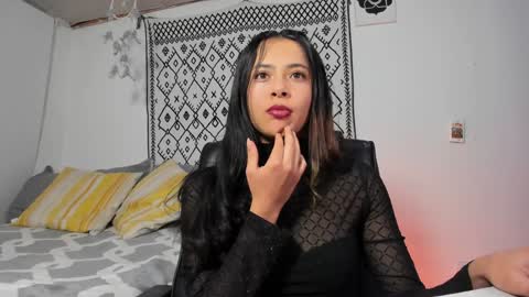 Snapshot of petalsrose_ chatting on 01.28.25 Rose online show from 01.28.25