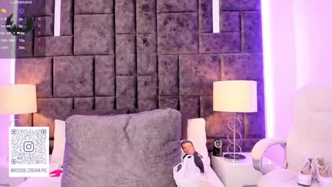 Im Rosse but u can call me Rossie or Rosita . online show from 02.20.25