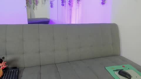 Snapshot of petite_artemis chatting on 04.09.26 Artemisa online show from 04.09.26