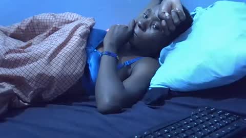 petite_bella21 online show from 04.11.26