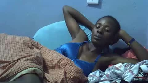 petite_bella21 online show from 04.13.26