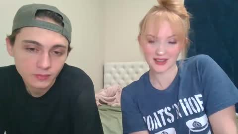 Snapshot of petite_cupcake chatting on 01.05.25 Little cupcake online show from 01.05.25