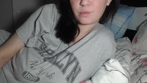 Snapshot of petite_danielle chatting on 06.25.26 petite_danielle online show from 06.25.26