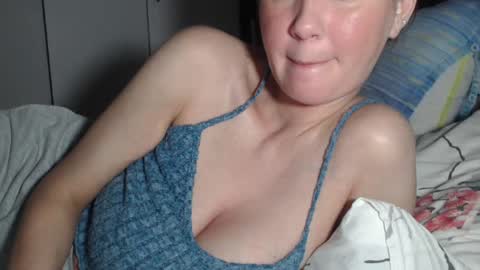 Snapshot of petite_danielle chatting on 07.04.26 petite_danielle online show from 07.04.26