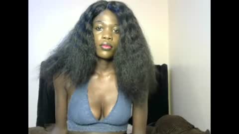 petite_lavi2 online show from 02.17.25