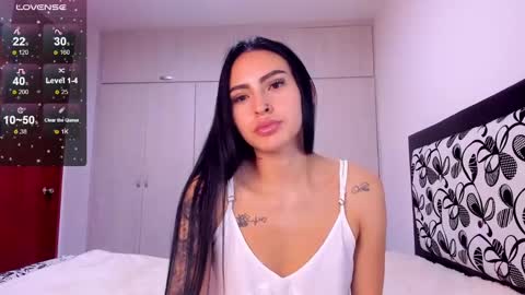 Snapshot of petite_linda chatting on 01.30.25 Linda online show from 01.30.25