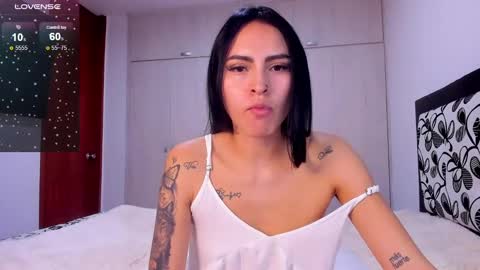 Snapshot of petite_linda chatting on 01.30.25 Linda online show from 01.30.25