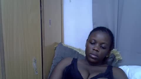 Snapshot of petite_melan chatting on 09.11.25 petite_melan online show from 09.11.25