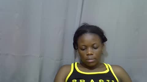 Snapshot of petite_melan chatting on 09.23.25 petite_melan online show from 09.23.25
