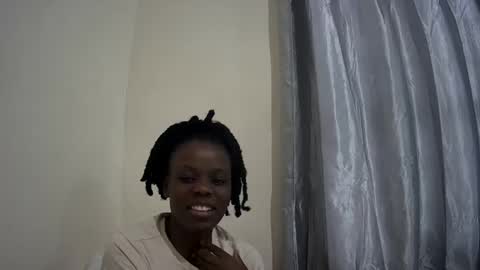 Snapshot of petite_melan chatting on 10.17.25 petite_melan online show from 10.17.25