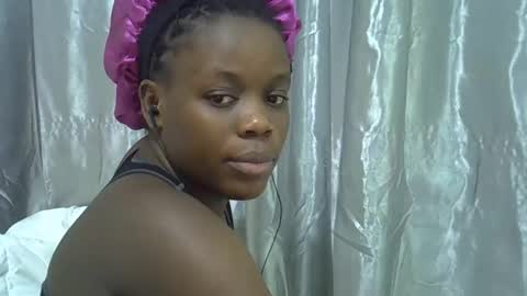 petite_melan online show from 10.22.25