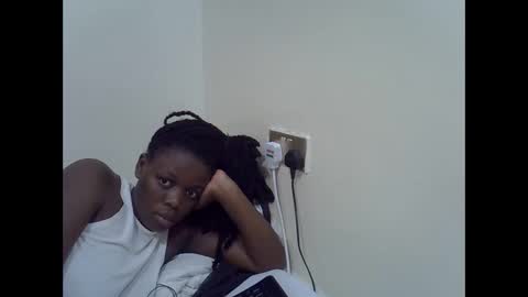 petite_melan online show from 11.20.25