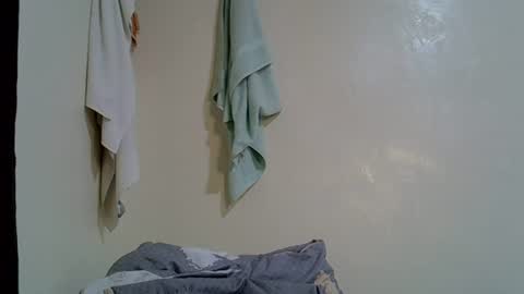 Snapshot of petite_melinda chatting on 06.25.26 petite_melinda online show from 06.25.26
