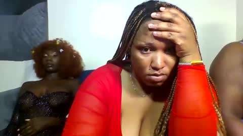 petite_queen001 online show from 09.09.25