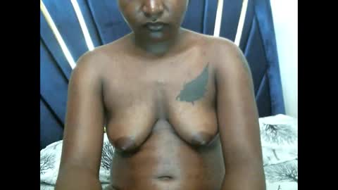 petite_shan online show from 12.15.25