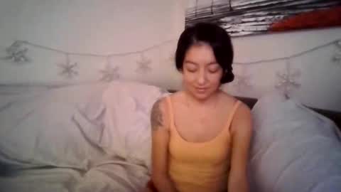 Snapshot of petite_treat_ chatting on 12.17.25 petite treat online show from 12.17.25