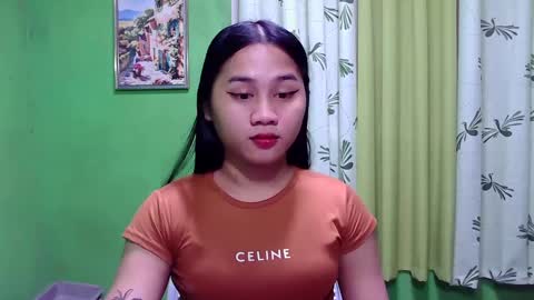 Snapshot of petite_trish chatting on 12.04.24 trish online show from 12.04.24