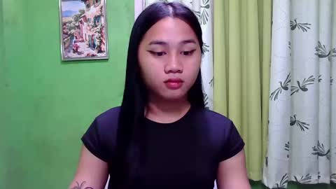 Snapshot of petite_trish chatting on 12.06.24 trish online show from 12.06.24