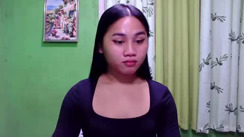 Snapshot of petite_trish chatting on 12.08.24 trish online show from 12.08.24