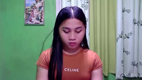Snapshot of petite_trish chatting on 12.09.24 trish online show from 12.09.24