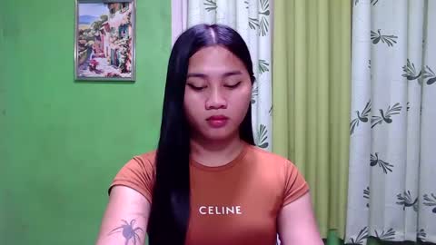 Snapshot of petite_trish chatting on 12.09.24 trish online show from 12.09.24