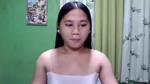 Snapshot of petite_trish chatting on 01.19.25 trish online show from 01.19.25