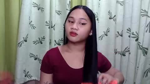 Snapshot of petite_trish chatting on 01.21.25 trish online show from 01.21.25