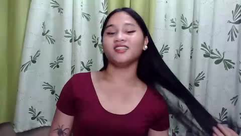 Snapshot of petite_trish chatting on 01.21.25 trish online show from 01.21.25