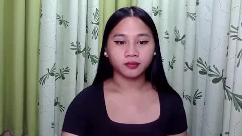 Snapshot of petite_trish chatting on 01.23.25 trish online show from 01.23.25