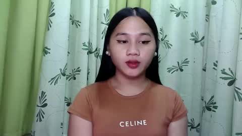 Snapshot of petite_trish chatting on 01.25.25 trish online show from 01.25.25