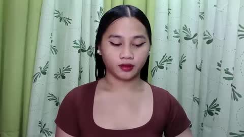 Snapshot of petite_trish chatting on 01.26.25 trish online show from 01.26.25
