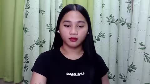 Snapshot of petite_trish chatting on 01.28.25 trish online show from 01.28.25