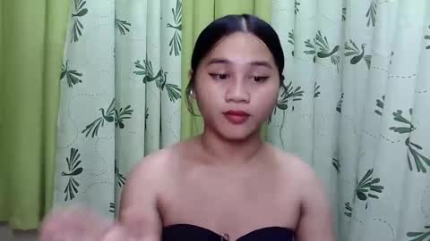 Snapshot of petite_trish chatting on 01.28.25 trish online show from 01.28.25