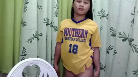 Snapshot of petite_trish chatting on 01.28.25 trish online show from 01.28.25