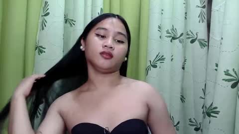 Snapshot of petite_trish chatting on 01.29.25 trish online show from 01.29.25