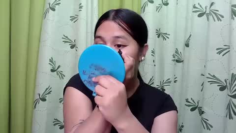 Snapshot of petite_trish chatting on 01.30.25 trish online show from 01.30.25