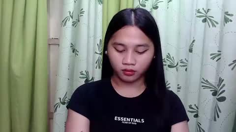 Snapshot of petite_trish chatting on 02.01.25 trish online show from 02.01.25