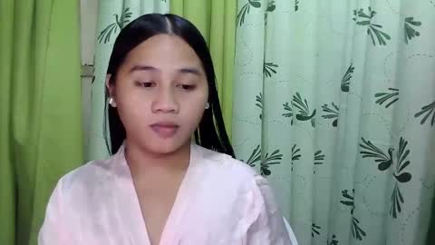 Snapshot of petite_trish chatting on 02.02.25 trish online show from 02.02.25