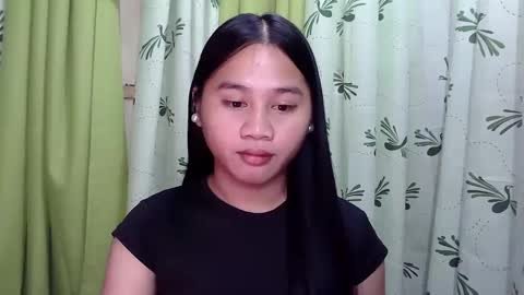 Snapshot of petite_trish chatting on 02.04.25 trish online show from 02.04.25