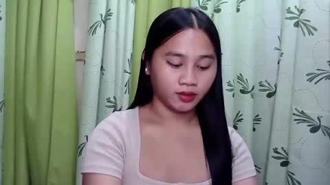Snapshot of petite_trish chatting on 02.04.25 trish online show from 02.04.25