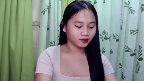 Snapshot of petite_trish chatting on 02.04.25 trish online show from 02.04.25