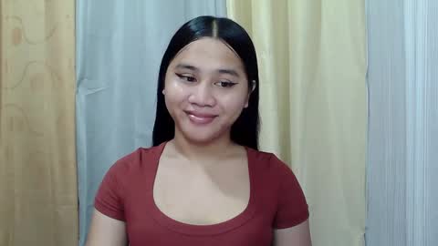 Snapshot of petite_trish chatting on 02.09.25 trish online show from 02.09.25