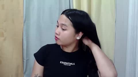 Snapshot of petite_trish chatting on 02.10.25 trish online show from 02.10.25