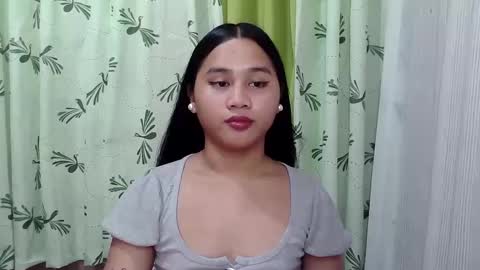 Snapshot of petite_trish chatting on 02.11.25 trish online show from 02.11.25
