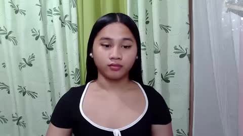 Snapshot of petite_trish chatting on 02.12.25 trish online show from 02.12.25