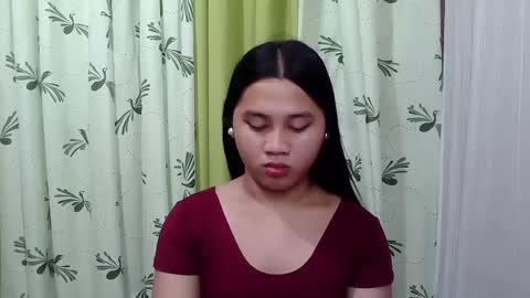 Snapshot of petite_trish chatting on 02.14.25 trish online show from 02.14.25