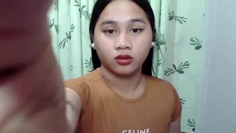 Snapshot of petite_trish chatting on 02.14.25 trish online show from 02.14.25