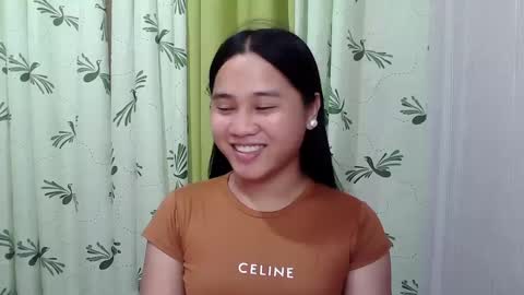Snapshot of petite_trish chatting on 02.15.25 trish online show from 02.15.25