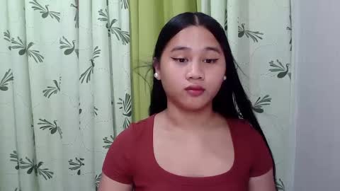 Snapshot of petite_trish chatting on 02.15.25 trish online show from 02.15.25