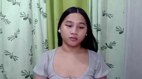 Snapshot of petite_trish chatting on 02.17.25 trish online show from 02.17.25